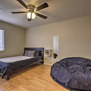 Luxurious Vegas Digs Hot Tub, Bbq, Cabana And More! Holiday home